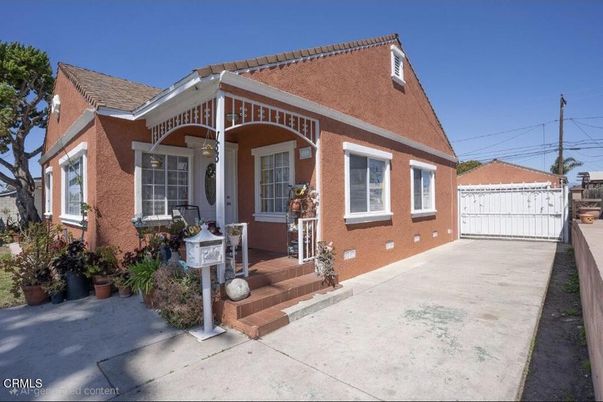 Exterior, Facade, Brick Facade, Mediterranean