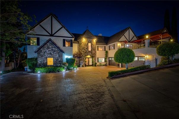 Exterior, Facade, Tudor Revival
