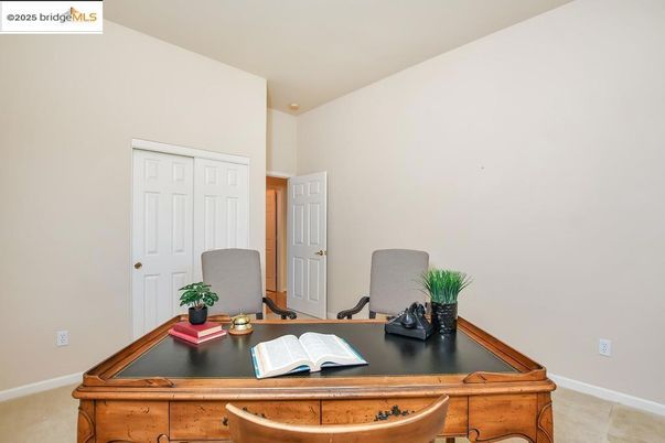 Home Office, Interior
