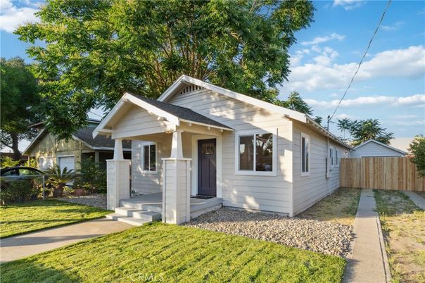 Exterior, Facade, American Craftsman
