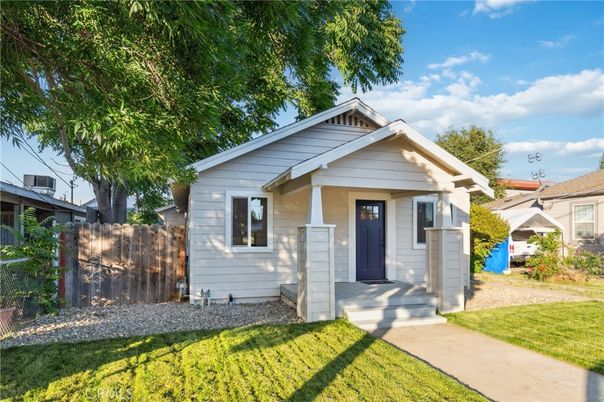 Exterior, Facade, American Craftsman