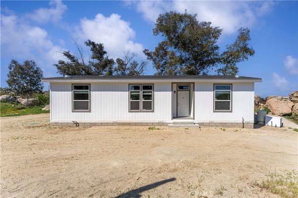 Backyard, Exterior, Facade, Ranch