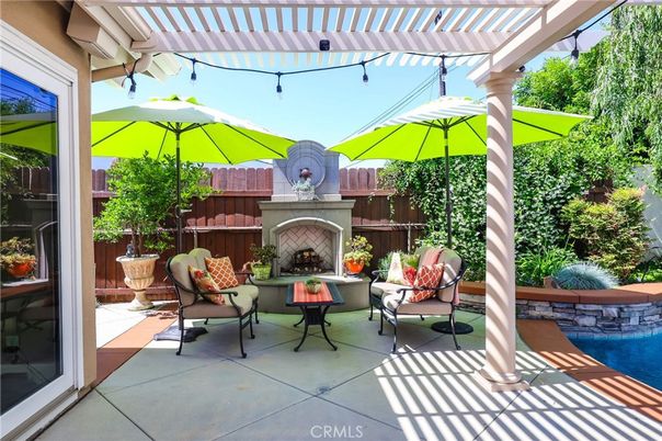 Exterior, Fireplace