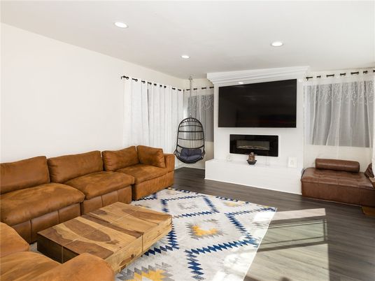 Fireplace, Interior, Living room, Pendant Lights, Recessed Lighting, Wood Texture Flooring