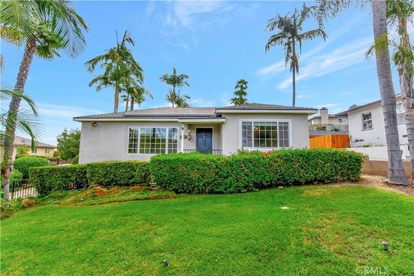 Backyard, Exterior, Facade, Ranch