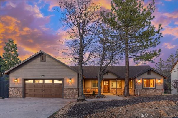 Attached, Exterior, Facade, Ranch