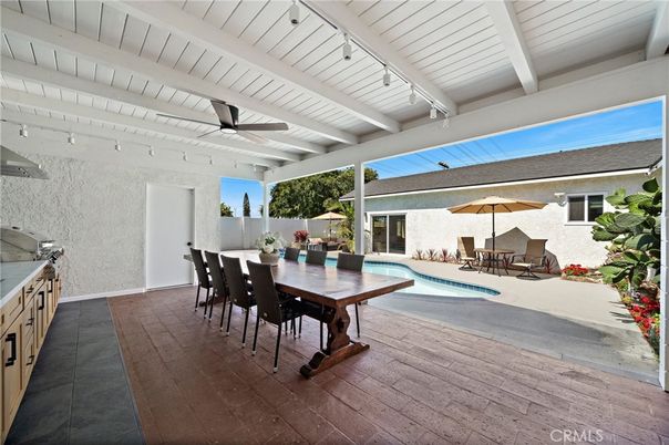 Dining room, Exterior, Pool