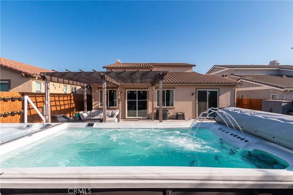 Exterior, Hot Tub, Pool