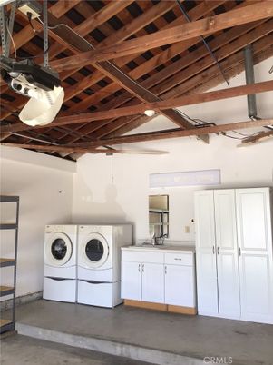 Interior, Washer, Wooden Beams