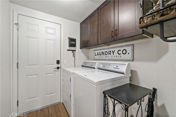 Interior, Washer, Wood Texture Flooring