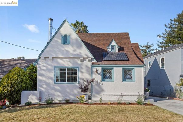 Exterior, Facade, Solar Panels, Cape Cod