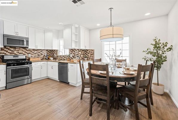 Dining room, Interior, Kitchen, Pendant Lights, Recessed Lighting, Stainless Steel Appliances, Wood Texture Flooring