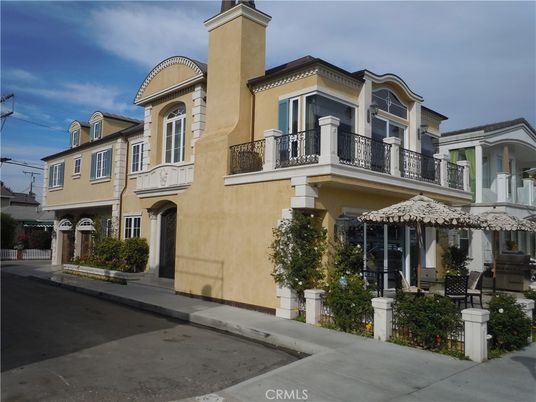 Exterior, Facade, Mediterranean