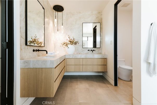 Bathroom, Dual Sink Vanities, Interior, Pendant Lights