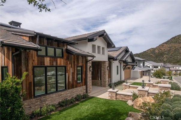 Exterior, Facade, Modern