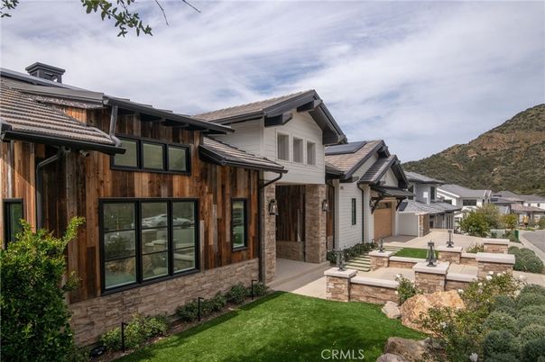 Exterior, Facade, Modern