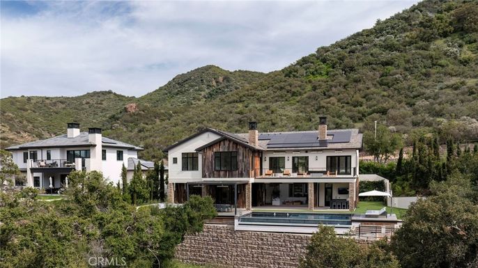 Exterior, Facade, Pool, Solar Panels, Modern