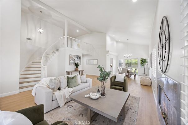Chandelier, Dining room, Interior, Living room, Pendant Lights, Recessed Lighting, Wood Texture Flooring
