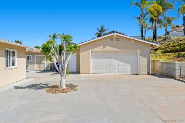 Detached Garage, Exterior