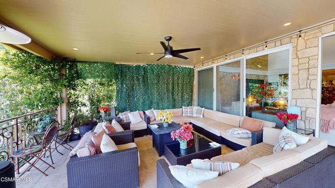 Exterior, Living room, Recessed Lighting