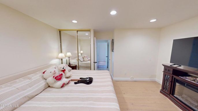 Bedroom, Interior, Recessed Lighting, Wood Texture Flooring