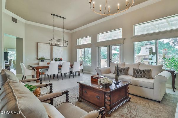Chandelier, Dining room, Interior, Living room, Pendant Lights