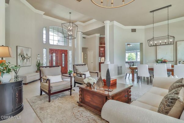 Chandelier, Dining room, Interior, Living room, Pendant Lights