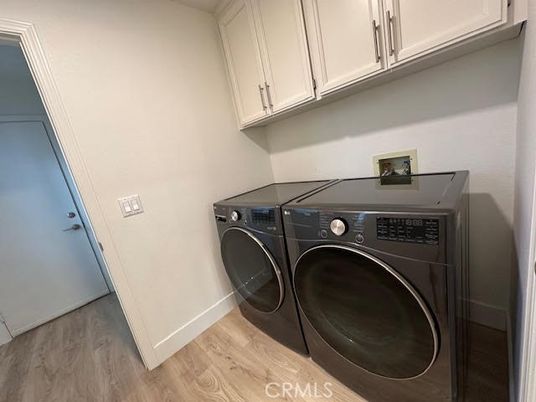Interior, Washer, Wood Texture Flooring
