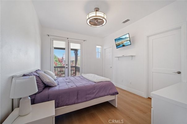 Bedroom, Interior, Pendant Lights, Wood Texture Flooring