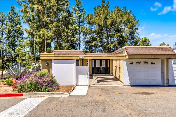 Attached, Exterior, Facade, Ranch