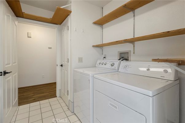 Interior, Washer, Wood Texture Flooring