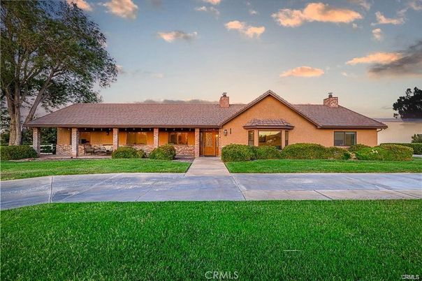Backyard, Exterior, Facade, Ranch