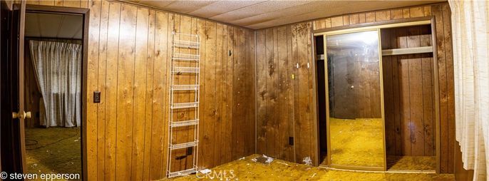 Interior, Wooden Walls