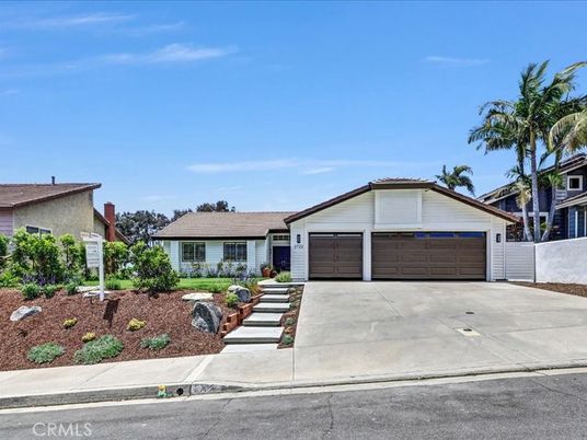 Attached, Exterior, Facade, Ranch