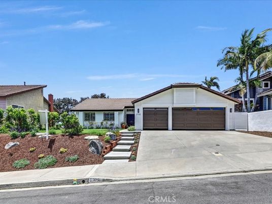 Attached, Exterior, Facade, Ranch