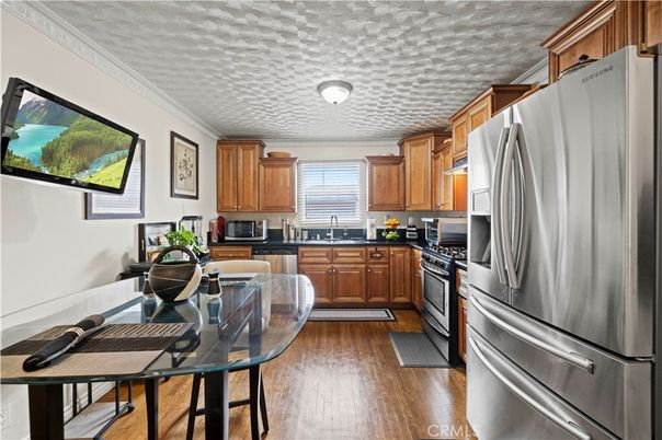 Dining room, Interior, Kitchen, Stainless Steel Appliances, Wood Texture Flooring