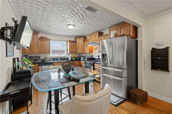 Dining room, Interior, Kitchen, Stainless Steel Appliances, Wood Texture Flooring