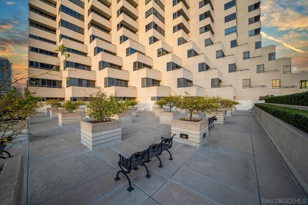 Exterior, Facade, Condo Building