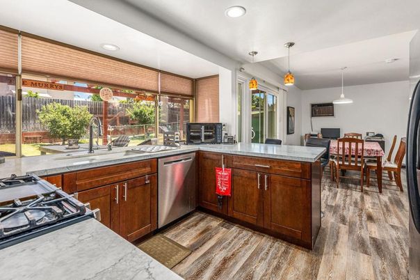 Dining room, Interior, Kitchen, Pendant Lights, Recessed Lighting, Wood Texture Flooring