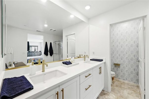 Bathroom, Dual Sink Vanities, Interior, Recessed Lighting