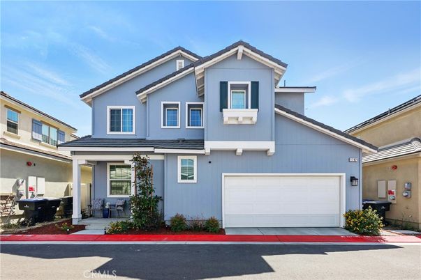 Attached, Exterior, Facade, American Craftsman