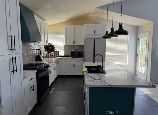 Interior, Kitchen, Pendant Lights, Recessed Lighting, Stainless Steel Appliances