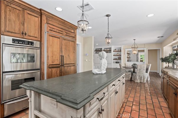 Dining room, Interior, Kitchen, Pendant Lights, Recessed Lighting, Stainless Steel Appliances