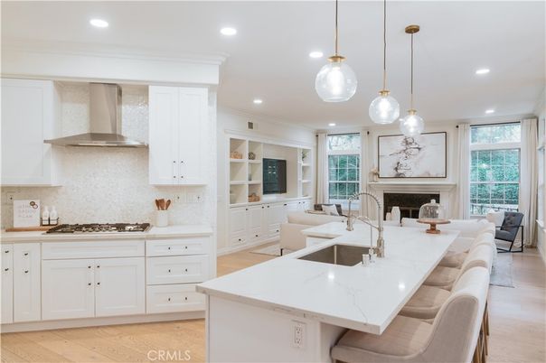 Fireplace, Interior, Kitchen, Pendant Lights, Recessed Lighting, Wood Texture Flooring
