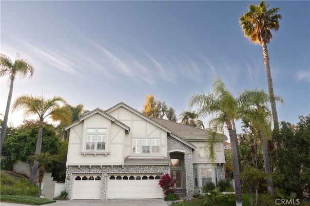 Attached, Exterior, Facade, Tudor Revival