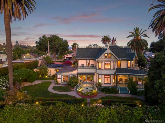 Backyard, Exterior, Facade, Queen Anne Victorian