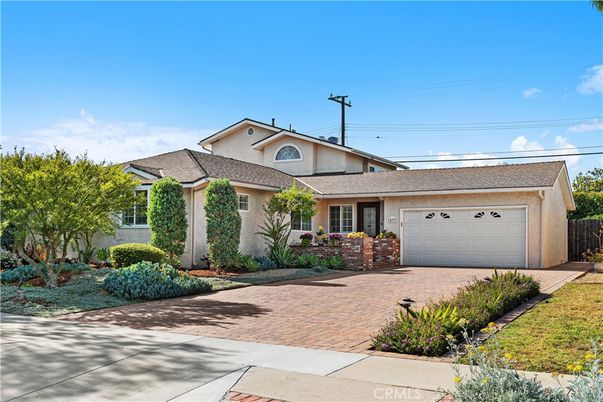 Attached, Exterior, Facade, Ranch