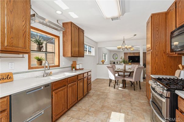 Chandelier, Dining room, Interior, Kitchen, Recessed Lighting, Stainless Steel Appliances