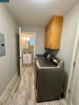 Interior, Washer, Wood Texture Flooring