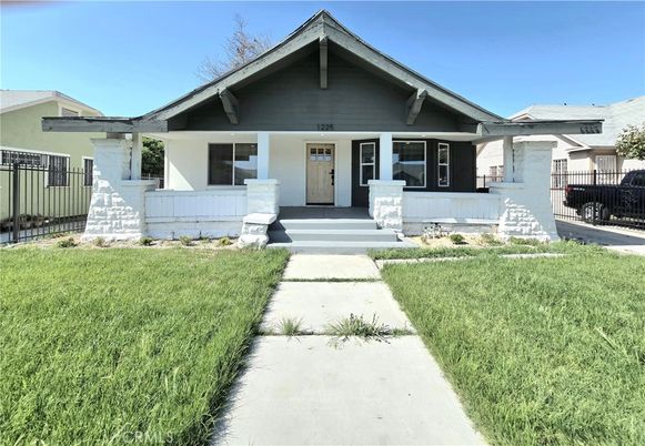 Exterior, Facade, American Craftsman